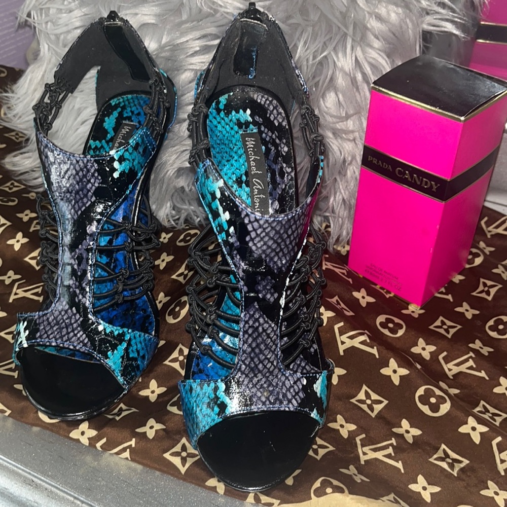 Blue snake heels 👠